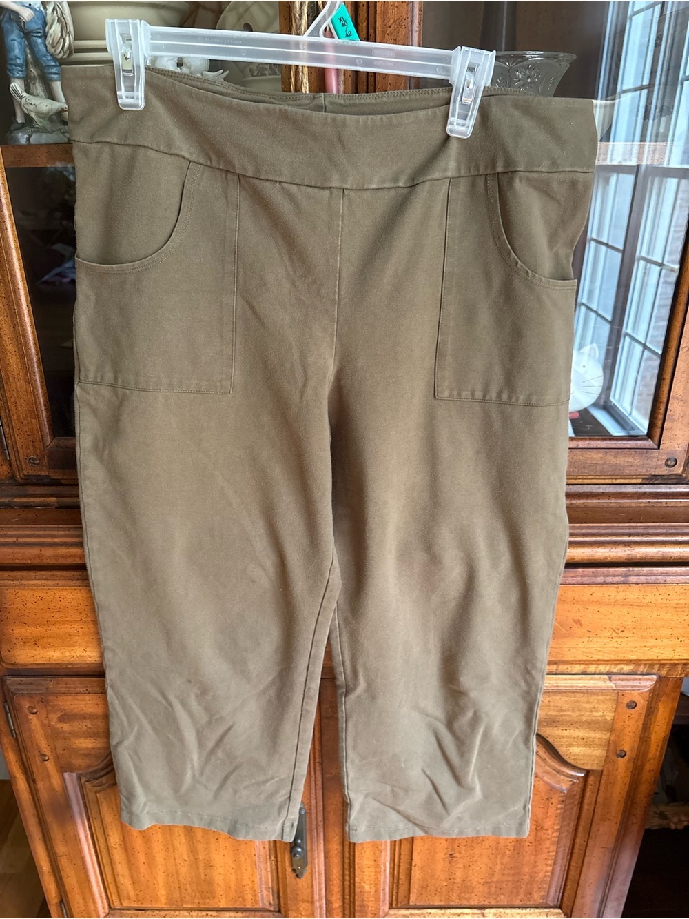Women with Control Olive Green Cropped Pants
